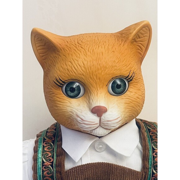 Goebel Carol Anne Musical Cat Doll 125th Anniversary Limited Edition Full Outfit - Picture 2 of 11